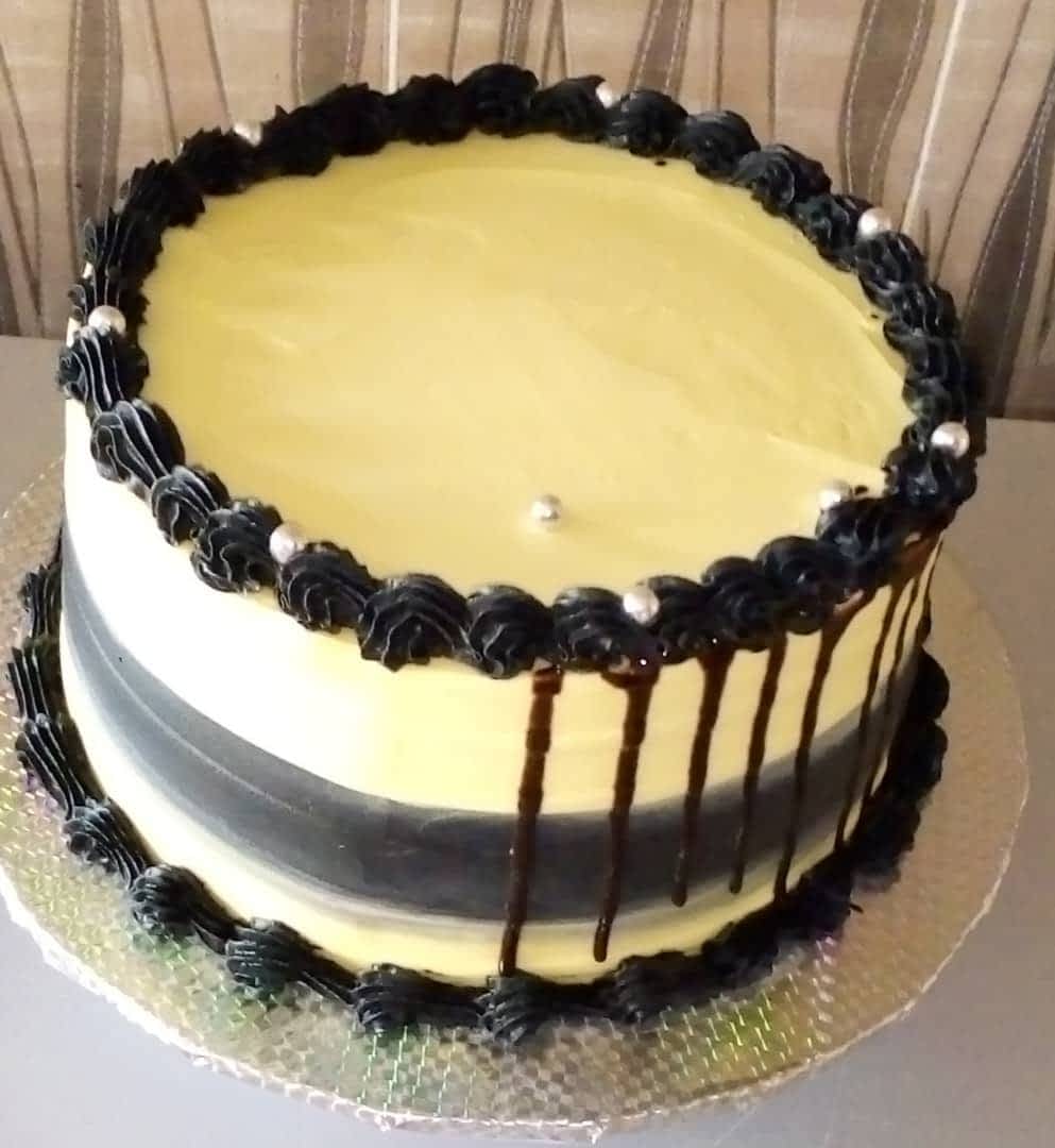 Chocolate Drip Cake With 2 Layers Of Buttercream Frosting Golden Pan